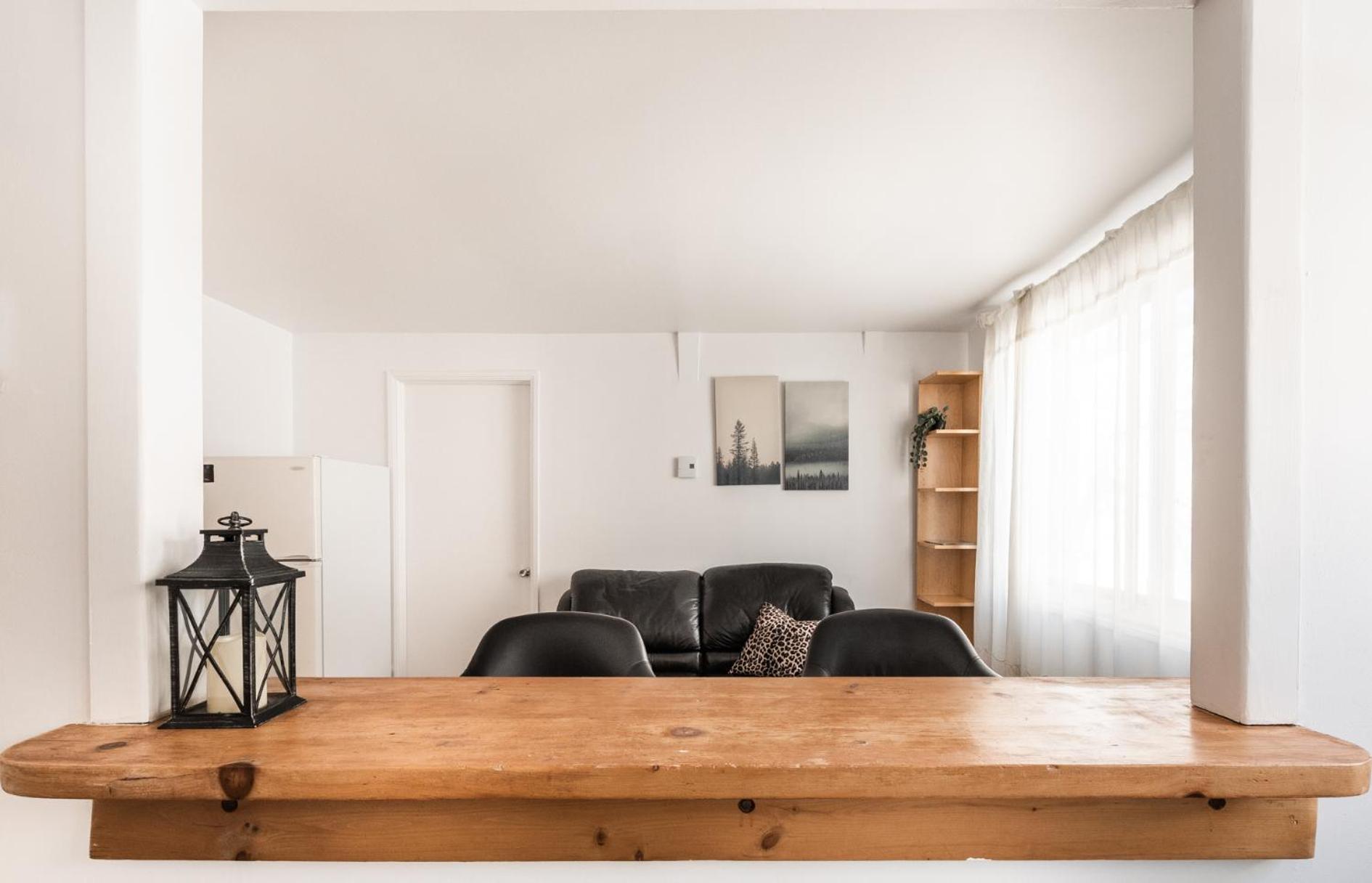 Cozy One Bedroom In The Heart Of Downtown - 329 Apartment *
